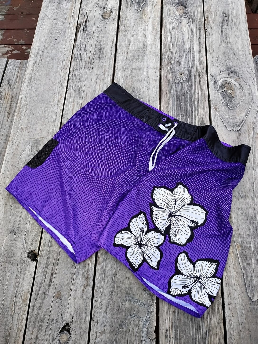 burnside Size M Purple and Black Floral Men's Board Shorts